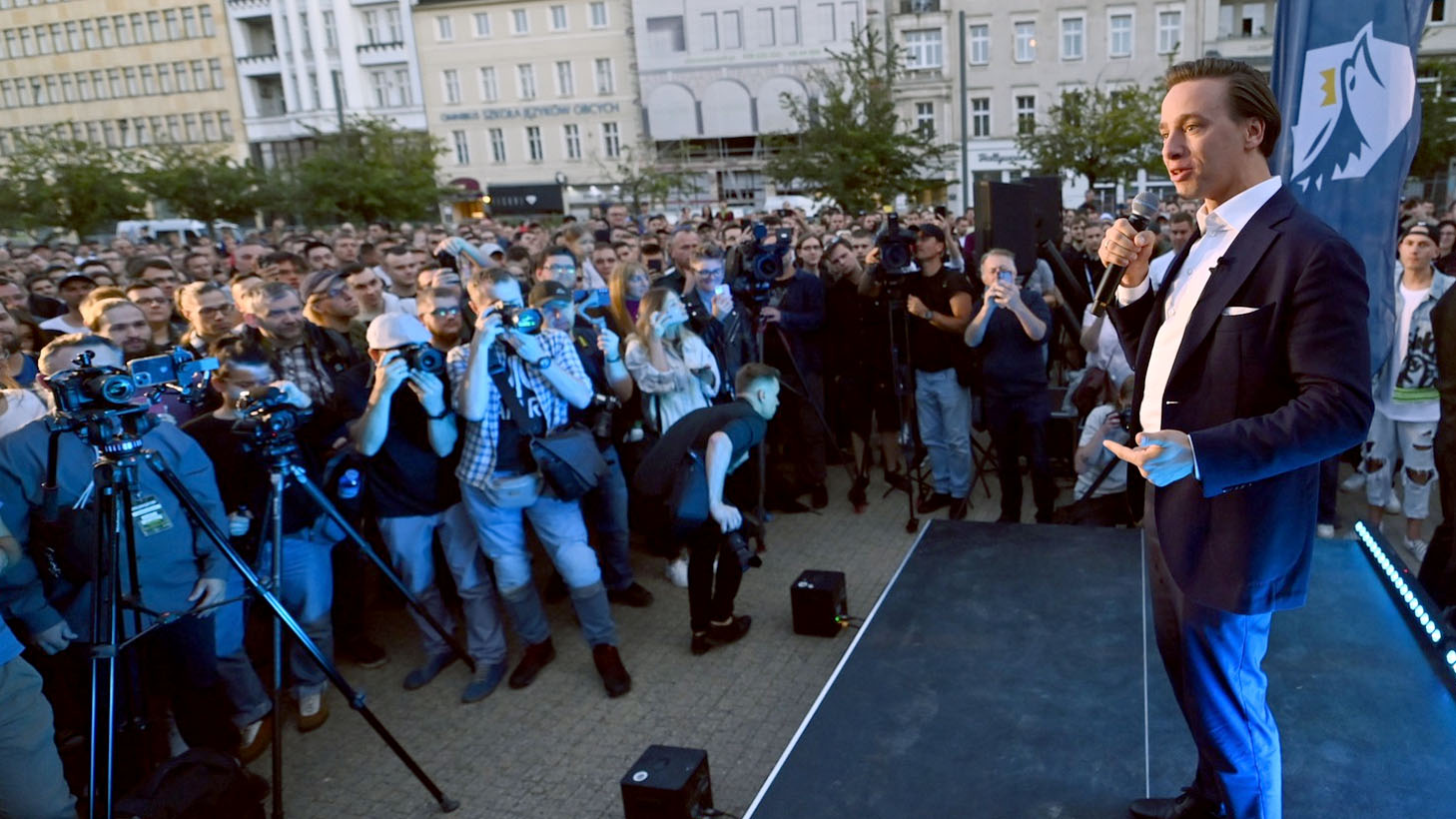 Crowds in Poznań on Bosak and Mentzen LIVE! present  Szczecin