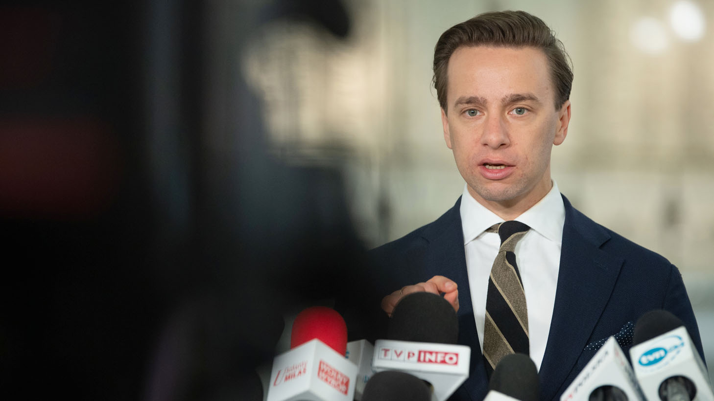 To rząd PiS-u wprowadził strefy zakazu wjazdu dla starszych aut spalinowych