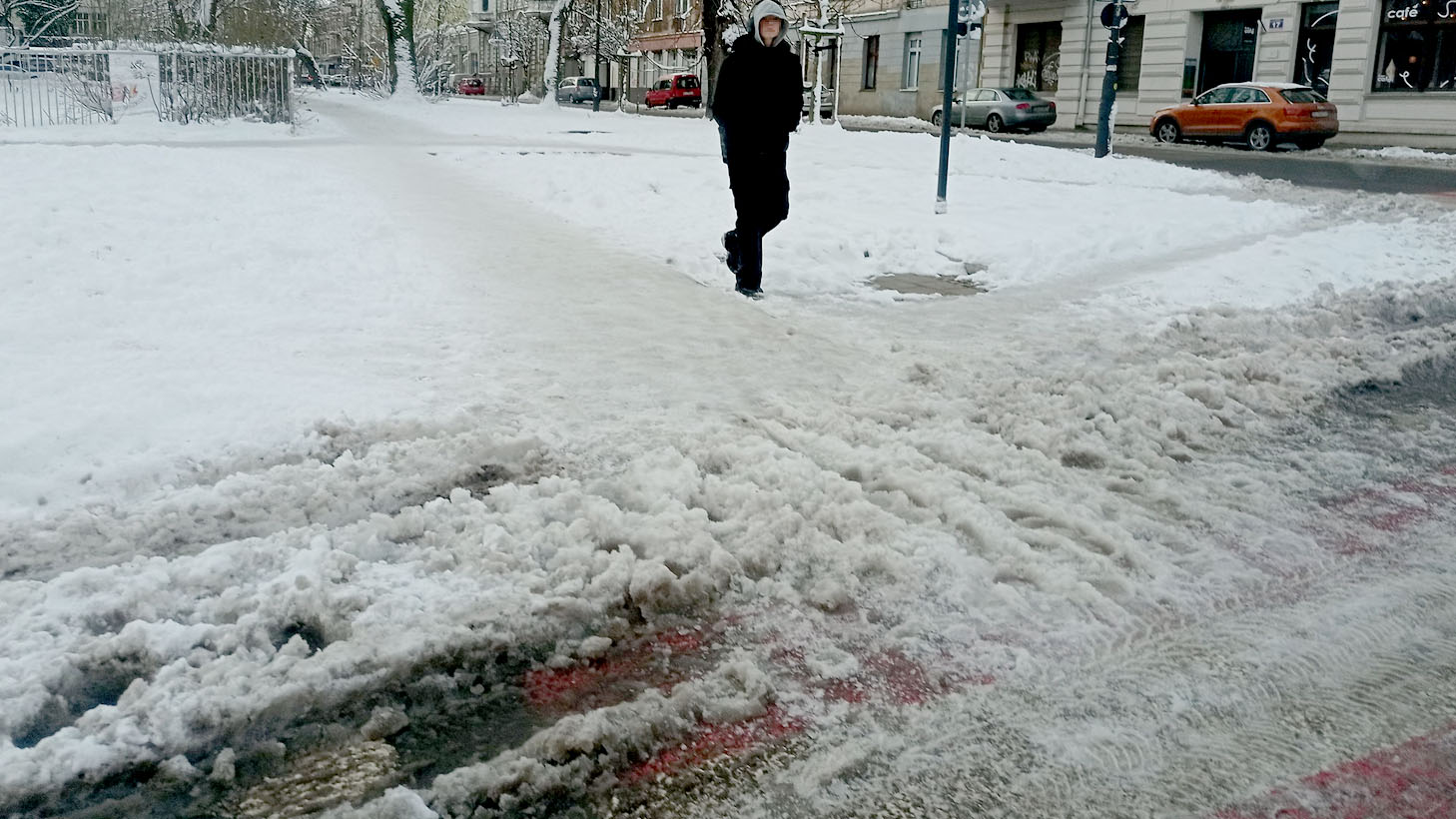 Czy Łódź w tym roku w ogóle zleciła odśnieżanie chodników i przystanków?