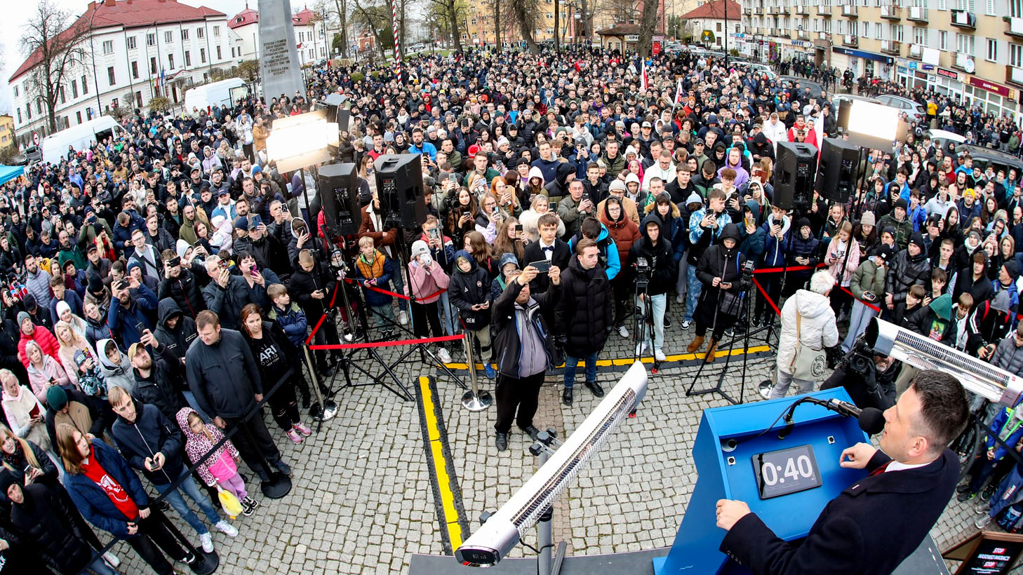 Such was the turnout at Sławomir Mentzen&#39;s rally that people were "thrown" from the square!