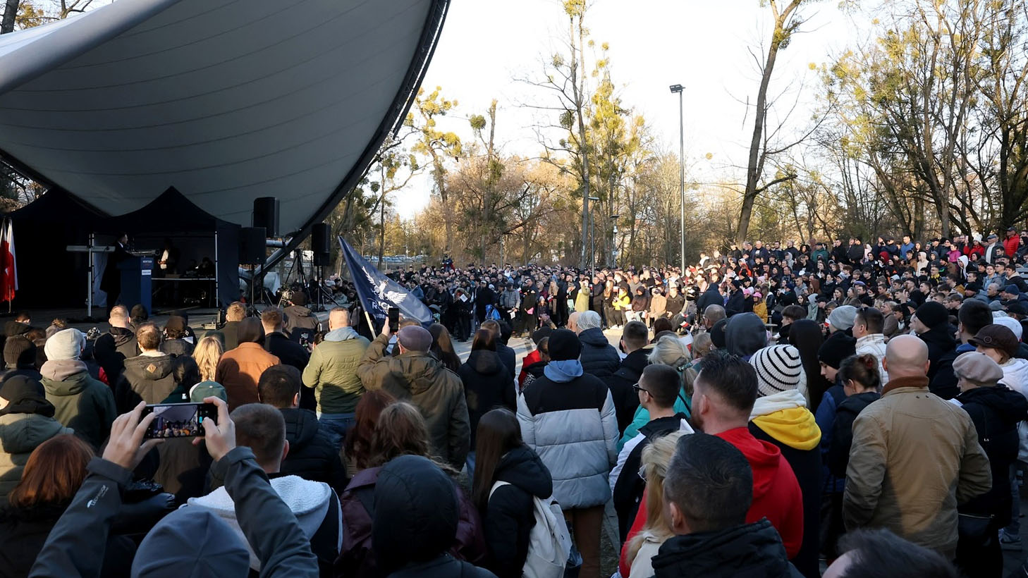 Crowds at meetings with Mentzen, and this is only halfway through the Mentzen2025 route!