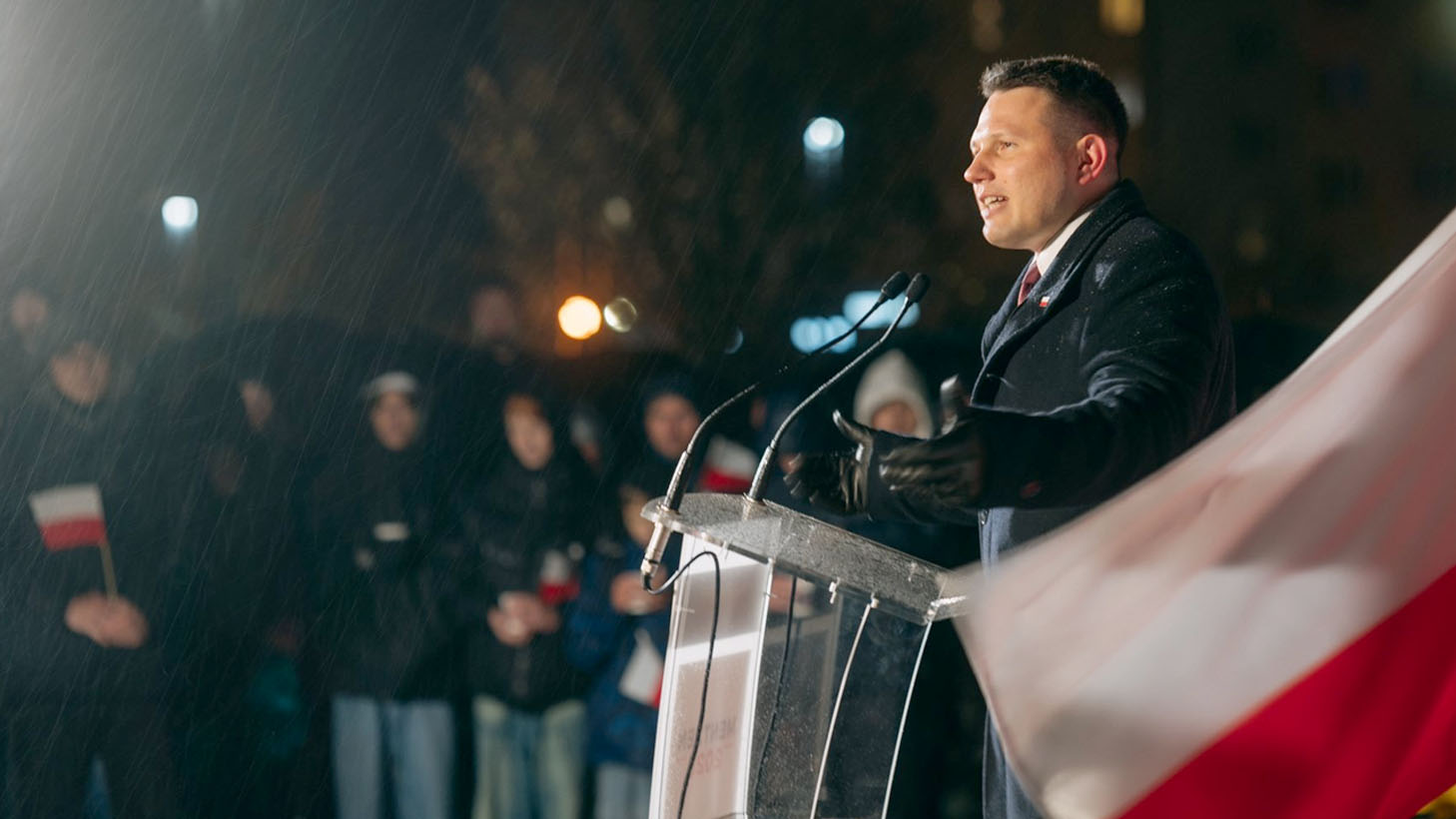 Ładna pogoda czy deszcz na spotkania ze Sławomirem Mentzenem przychodzą tłumy!