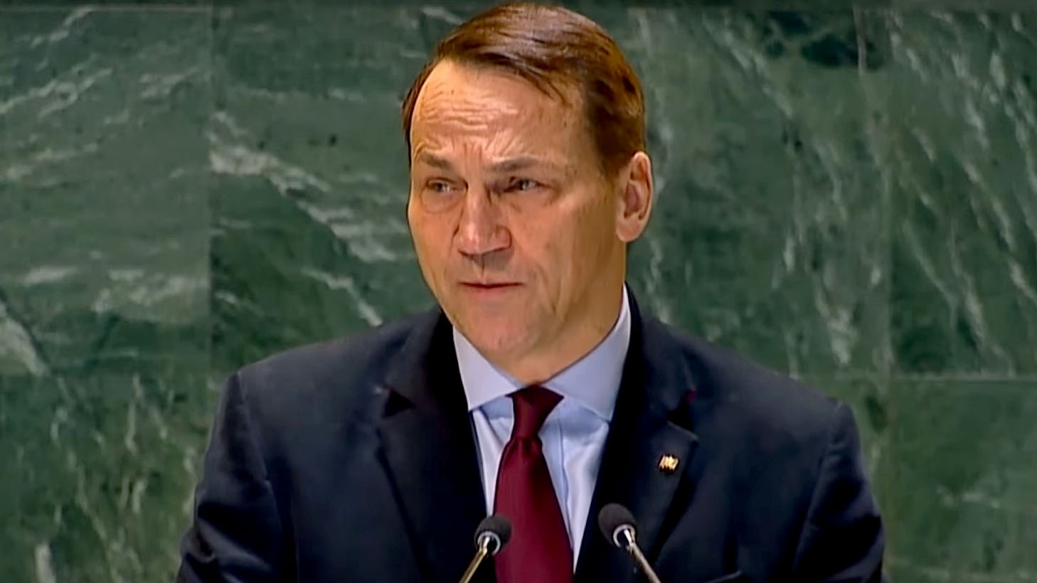 Wstyd, panie Sikorski! Wstyd!