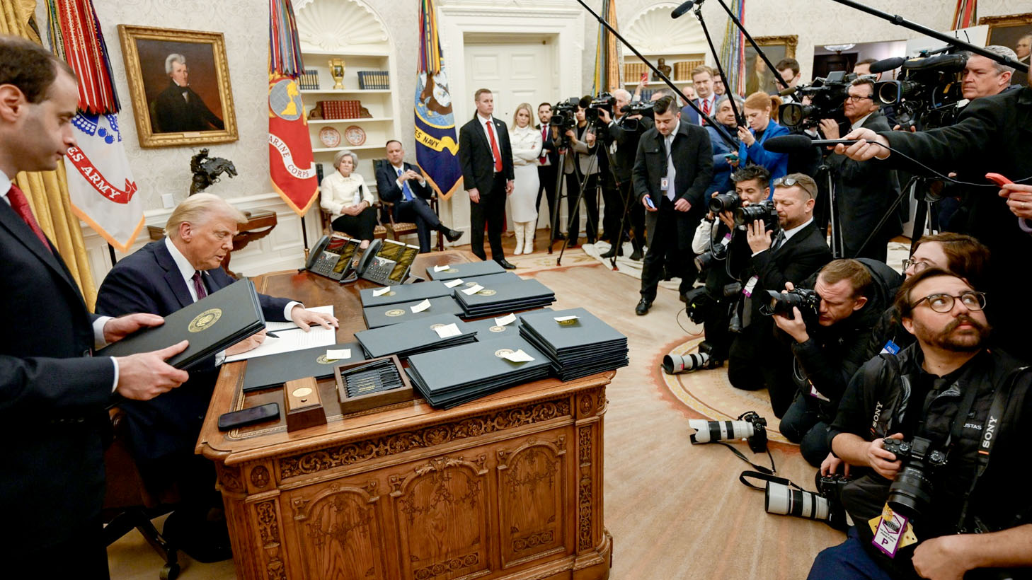 Trump wants 50% of valuable deposits in exchange for helping Ukraine. For many Polish politicians, this is unimaginable