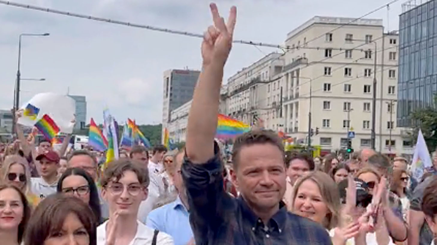 Trzaskowski wydał na LGBT dwa razy więcej pieniędzy niż na policję!?